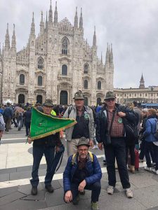Alcuni alpini del Gruppo Pontremoli presenti alla manifestazione di Milano