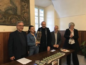 Un momento della premiazione del concorso letterario under 25 sulla Francigena