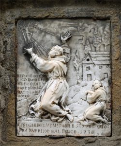 La maestà in marmo di Carrara che raffigura San Francesco che riceve le stimmate e fra’ Ruffino inginocchiato alle sue spalle. È stata collocata a Bosco di Corniglio nel 1736.