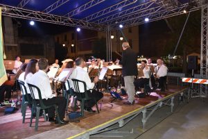 Un momento del concerto serale della Musica Cittadina Pontremoli a Cascina