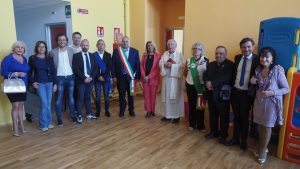 Inaugurazione scuola Villafranca - foto di gruppo delle autorità (foto Massimo Pasquali)