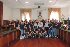 La Musica Cittadina Pontremoli nella sala consigliare del comune di Cascina con il vicesindaco, Dario Rollo, del comune pisano