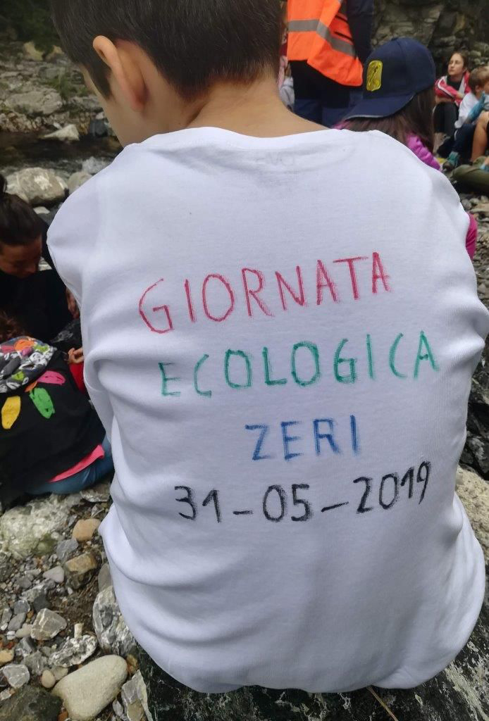 Gli studenti di Zeri a lezione di ecologia dai Carabinieri Forestali Gli studenti di Zeri a lezione di ecologia dai Carabinieri Forestali