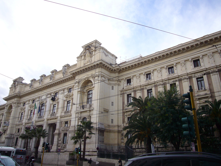 Dalle tesine al sorteggio delle buste, un esame di Stato ostaggio della improvvisazione Dalle tesine al sorteggio delle buste, un esame di Stato ostaggio della improvvisazione