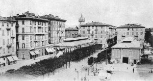 Piazza del mercato alla Spezia agli inizi del Novecento
