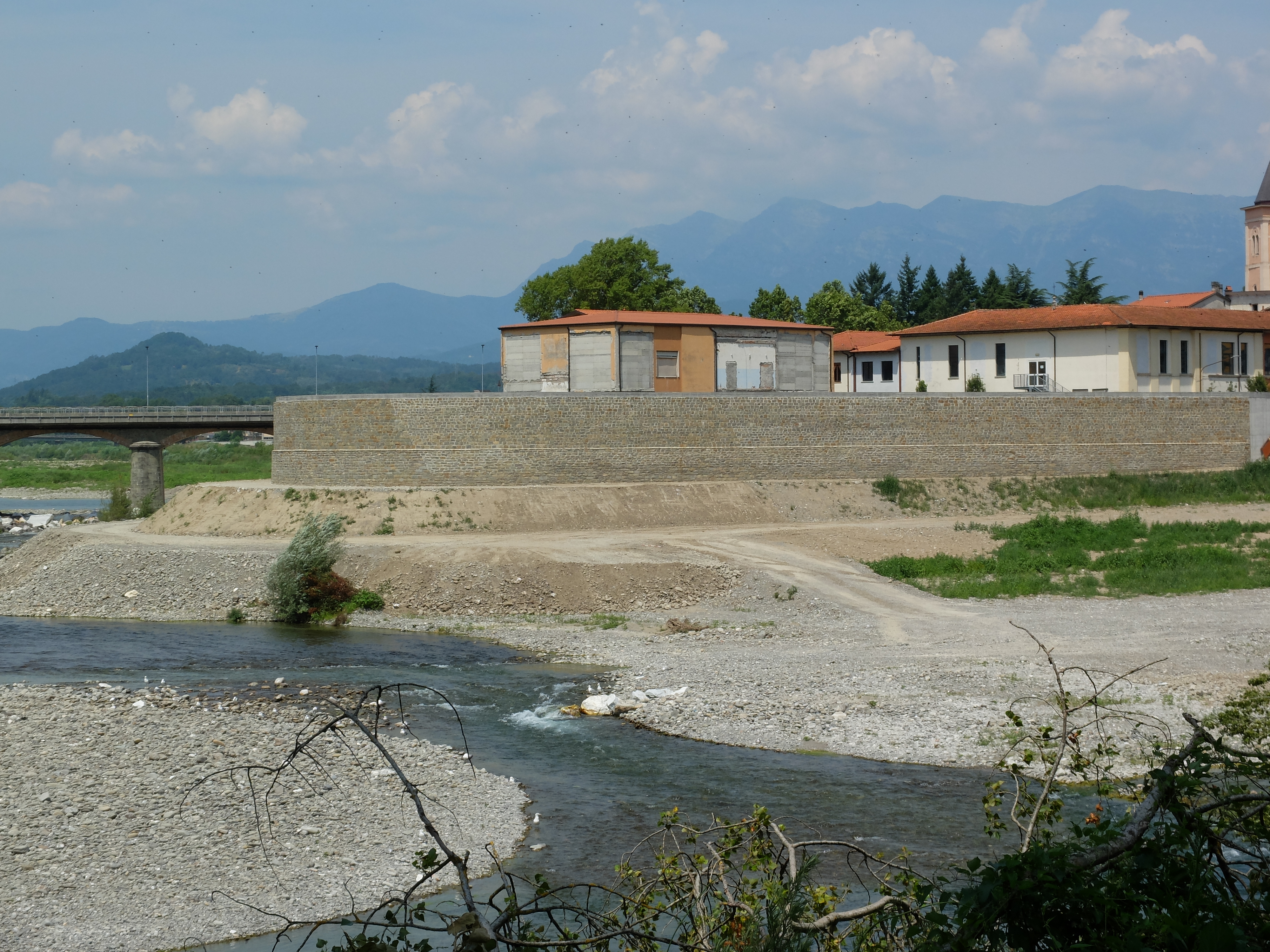 In corso le opere di mitigazione dell’argine di Aulla In corso le opere di mitigazione dell’argine di Aulla