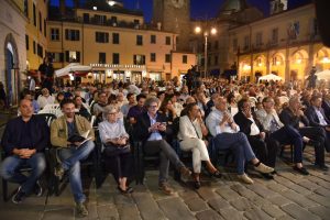 In piazza della Repubblica la platea alla serata del Bancarella Sport 2019