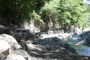 Lavori di manutenzione alla condotta che porta l'acqua a valle