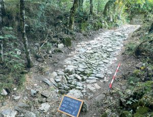 Un tratto del tracciato della strada romana Parma-Luni in Valdantena (foto tratta da "Oltre il Valoria", Parma 2019)