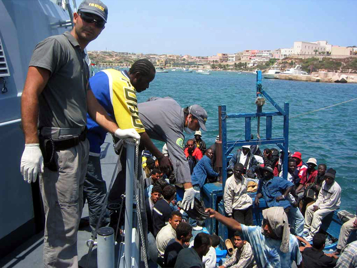 Pene più gravi per il “favoreggiamento dell’ immigrazione clandestina” Pene più gravi per il “favoreggiamento dell’ immigrazione clandestina”