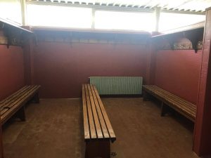 Un'immagine degli spogliatoi dell'impianto sportivo di Quercia