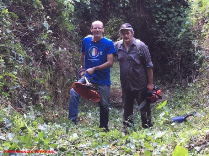 I volontari di Mangia Trekking ripristinano i sentieri I volontari di Mangia Trekking ripristinano i sentieri