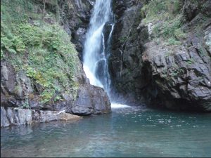 La cascata del torrente Acquetta nei pressi di Monterole