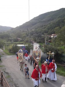 Un momento del pellegrinaggio per giungere alla Pieve di Codiponte
