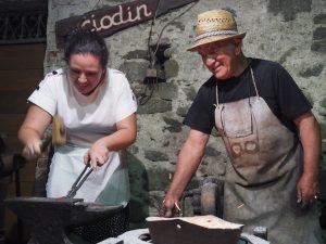 Ponticello - Antichi Mestieri 2019 - Beatrice a scuola di carpenteria (foto Massimo Pasquali)