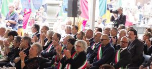 Il settore della platea riservato ai sindaci e ai rappresentanti delle istituzioni e dei famigliari delle vittime (foto Massimo Pasquali)