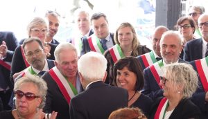Mattarella saluta i sindaci della Lunigiana (foto Massimo Pasquali)