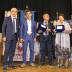Lina Scarpellini (Fratres Bagnone) con, da sn a dx, il presidente regionale Fratres Luciano Verdiani, il presidente del gruppo di Pontremoli, Armando Mastroviti e quello provinciale Alberto Albericci