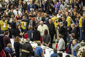 Il Pranzo con i poveri in Vaticano nell'Aula Paolo VI.