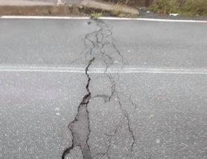 La crepa sul ponte di Albiano che ha creato qualche preoccupazione prima dell'intervento dei tecnici dell'Anas