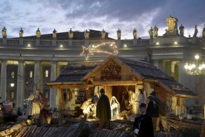 Vaticano, 5 dicembre. La accensione del'Albero e del Presepe in piazza San Pietro.