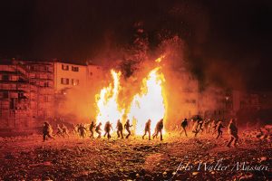Immagine del falò di San Nicolò del 2020 (foto Walter Massari)
