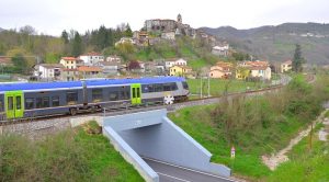 Panorama di Gassano, con il passaggio del treno