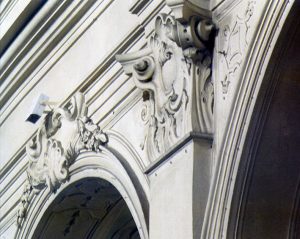 Stucchi nella chiesa di San Francesco a Pontremoli