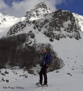 L'Alpinista Mara Giusti sulla via delle sculture di ghiaccio