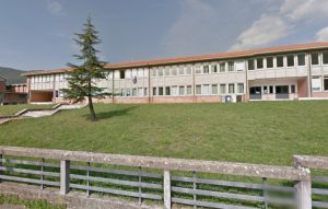 La facciata dell'istituto Pacinotti-Belmesseri (ex Sambuchi) di Fivizzano