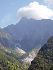 Cave di marmo alle pendici del Pizzo d’Uccello visibili dalla strada per Ugliancaldo