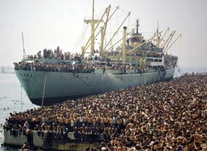Immigrati albanesi sbarcati nel porto di Bari nell'agosto 1991