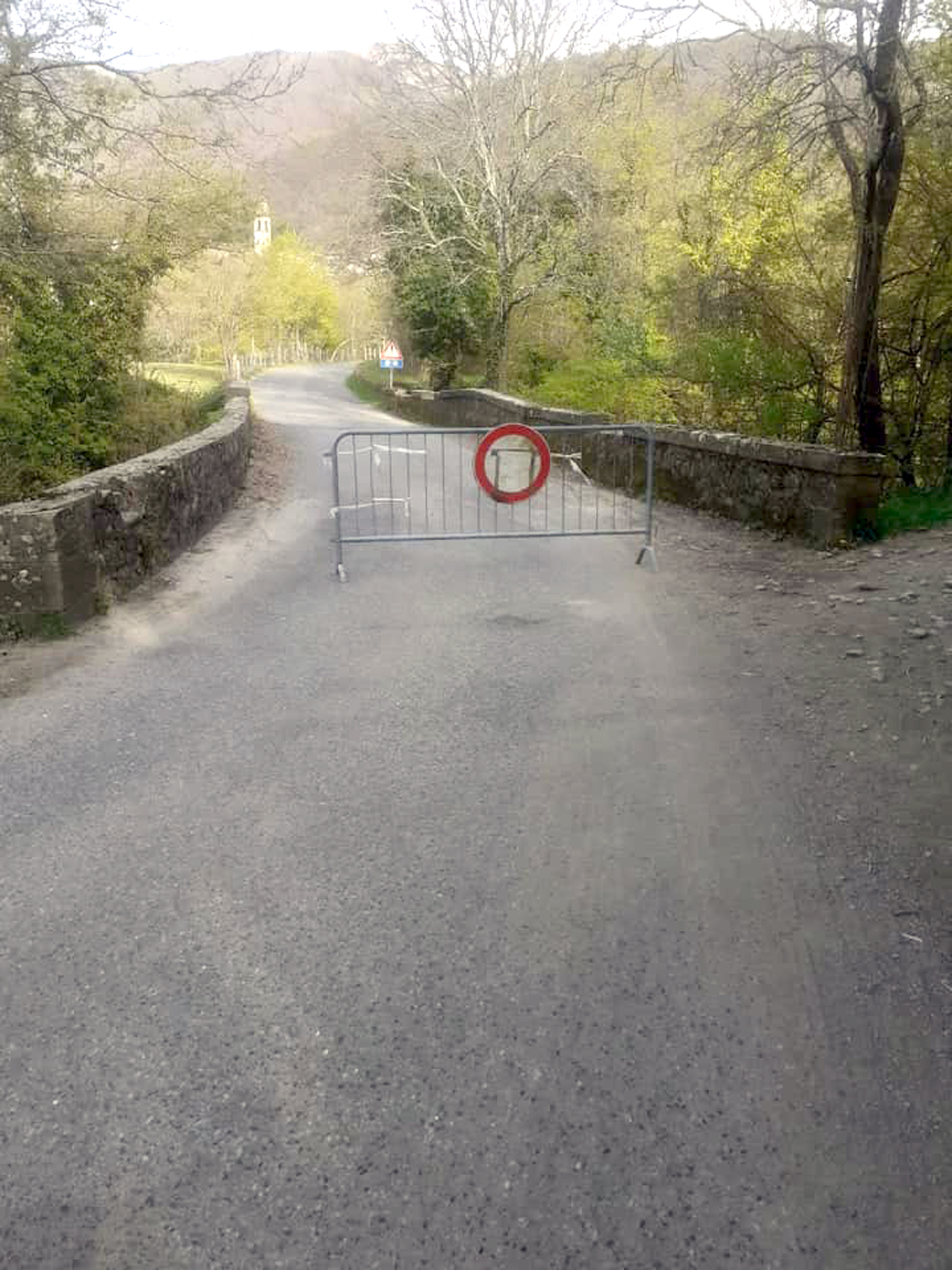 Un ponte Bailey sulla strada per il Cirone