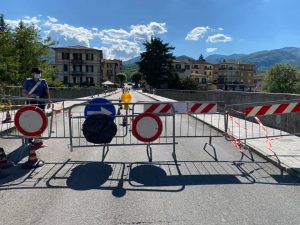Il ponte Zambeccari chiuso al traffico pedonale e veicolare