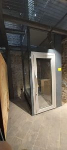 L'ascensore recentemente installato al museo della Tecchia di Equi