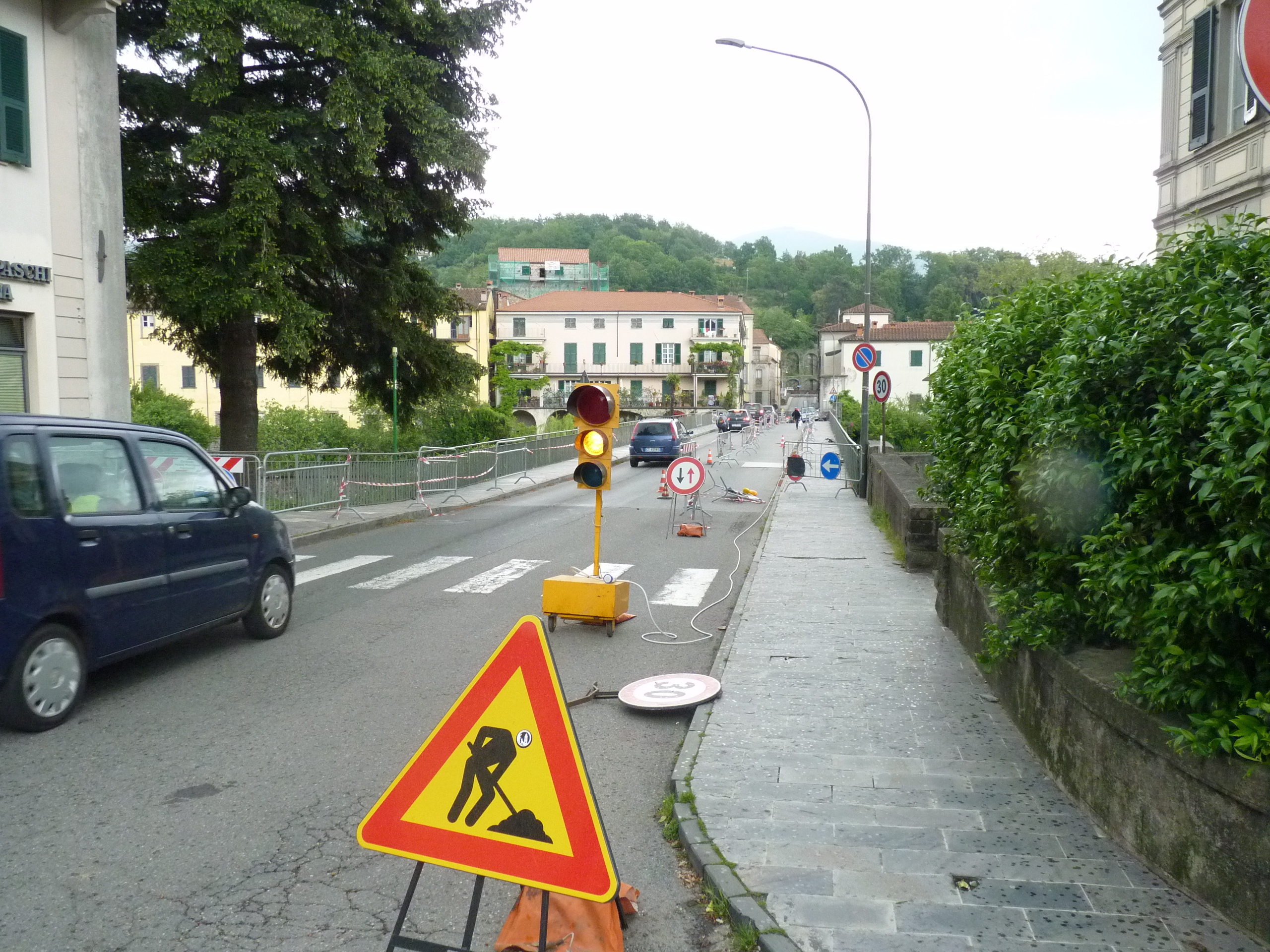 Con qualche disagio, avviate le verifiche sulla tenuta del ponte Zambeccari Con qualche disagio, avviate le verifiche sulla tenuta del ponte Zambeccari