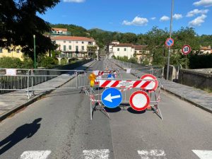 Il ponte Zambeccari chiuso, visto da piazza San Francesco