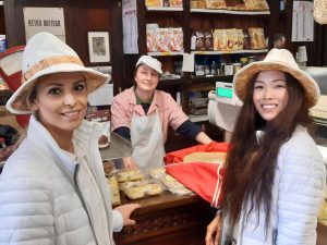 Un momento della visita delle ragazze di "Donnaventura" a Pontremoli