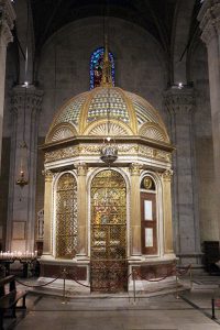Il tempietto nella Cattedrale di Lucca che conserva il Volto Santo