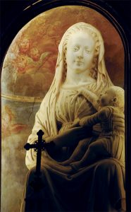 La bella statua in marmo della Madonna col Bambino (fine XV sec.)