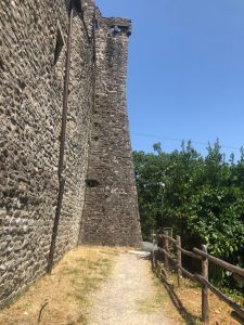 L'area ai piedi del Castello dove è stato rinvenuto il doccione
