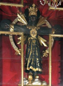 La statua lignea del Volto Santo conservata nella chiesa di Dobbiana