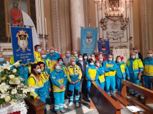 Il gruppo della Venerabile Misericordia di Bagnone durante la Santa Messa celebrata dal Vescovo diocesano, mons. Santucci 