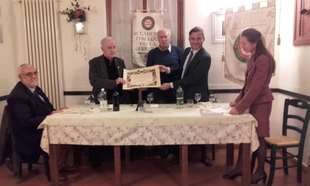 A don Roberto Turini il premio “Giovanni Nuvoletti” A don Roberto Turini il premio “Giovanni Nuvoletti”