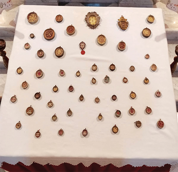 Vico, fede e cura per le reliquie Vico, fede e cura per le reliquie