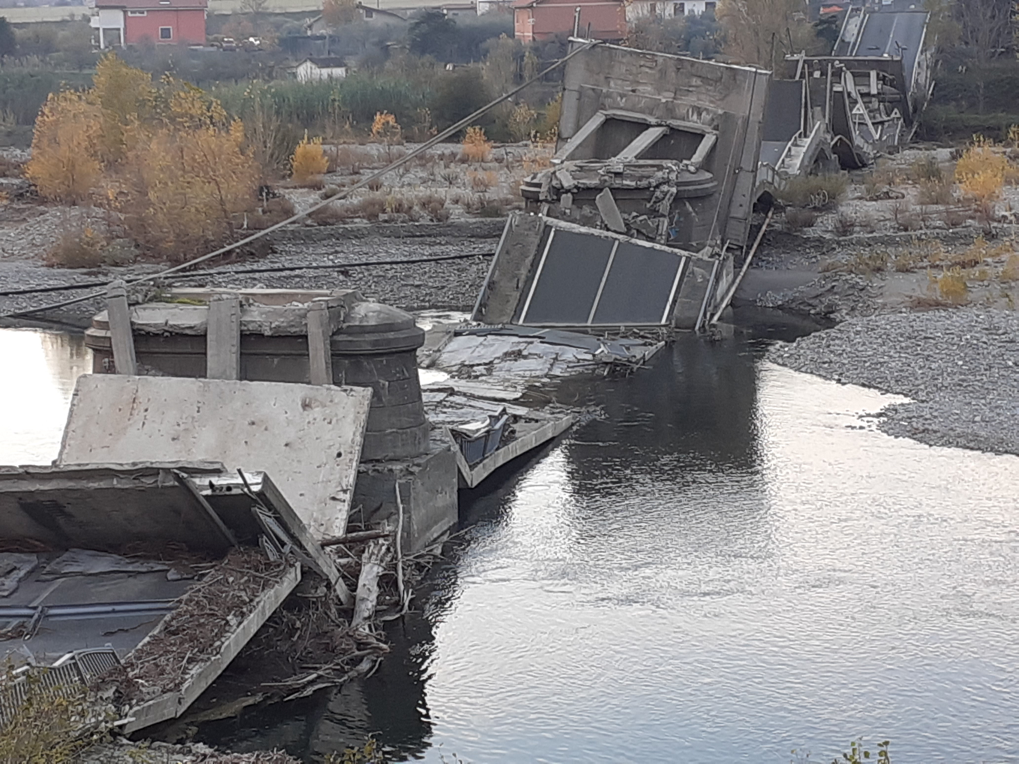 Il caos istituzionale regna sulla ricostruzione del ponte della Bettola Il caos istituzionale regna sulla ricostruzione del ponte della Bettola