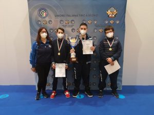 La premiazione della formazione del “Tiro a segno Nazionale Carrara” vincitrice del titolo italiano a Roma.