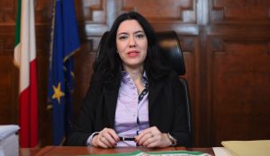 La ministra dell'istruzione Lucia Azzolina nel suo video inviato agli studenti fivizzanesi
