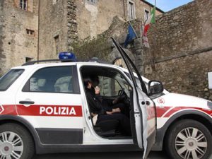 Una vettura della Polizia Municipale durante la gestione dell'Unione di Comuni della Lunigiana
