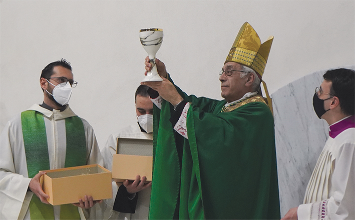 L’abbraccio della diocesi al vescovo Giovanni L’abbraccio della diocesi al vescovo Giovanni